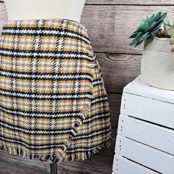 Hyfve Women's Black Plaid Frayed Hem Mini Skirt Size Small - Picture 3 of 5